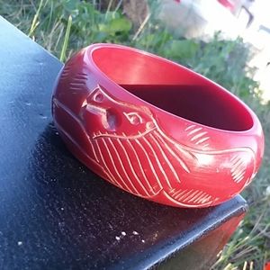 Vtg Hand Carved Animal Lucite Bracelet